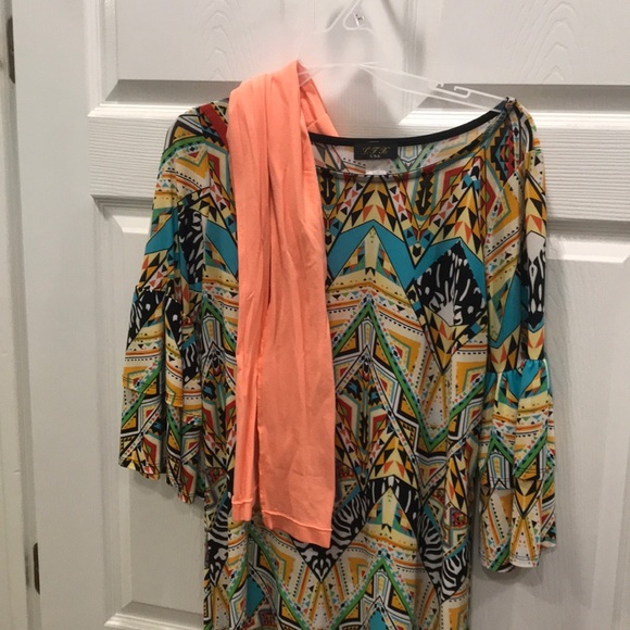 Very cute spring tunic. - Picture 2 of 2